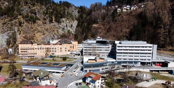 Der Mann wurde im Krankenhaus Zams kurz behandelt.