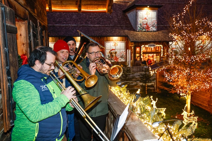 Stimmungvolle Umrahmung durch die Weisenbläser