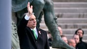 Viktor Orbán winkt seinen Anhängern zu. Wird sich Ungarns Ministerpräsident nach der ...
