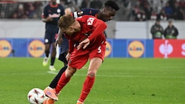 Philipp Lienhart musste schließlich angeschlagen vom Platz.