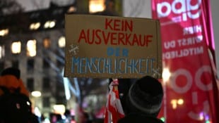 Für die Mitarbeiter im Gesundheits-, Pflege- und Sozialbereich streiken weiter. 