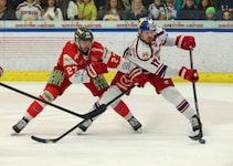 Ex-Eisbulle Kosmachuk (re.).