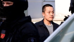 Do Kwon im März 2024 beim Verlassen eines Gerichts in Montenegro