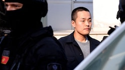 Do Kwon im März 2024 beim Verlassen eines Gerichts in Montenegro