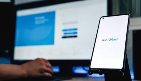 Ein republikanischer Gouverneurskandidat verspricht, nach seiner Wahl die sündigen Girls der ...