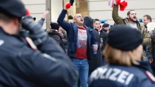 Die Fans von Roter Stern Belgrad zeigten sich in Graz von ihrer besseren Seite, die Polizei ...