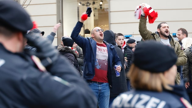 Die Fans von Roter Stern Belgrad zeigten sich in Graz von ihrer besseren Seite, die Polizei ...
