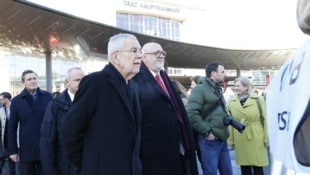 Bundespräsident Alexander Van der Bellen und ÖBB-Chef Andreas Matthä bei der ...