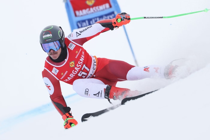 Im Dezember 2023 überraschte Noel Zwischenbrugger bei seinem Weltcupdebüt in Val d‘Isere mit ...