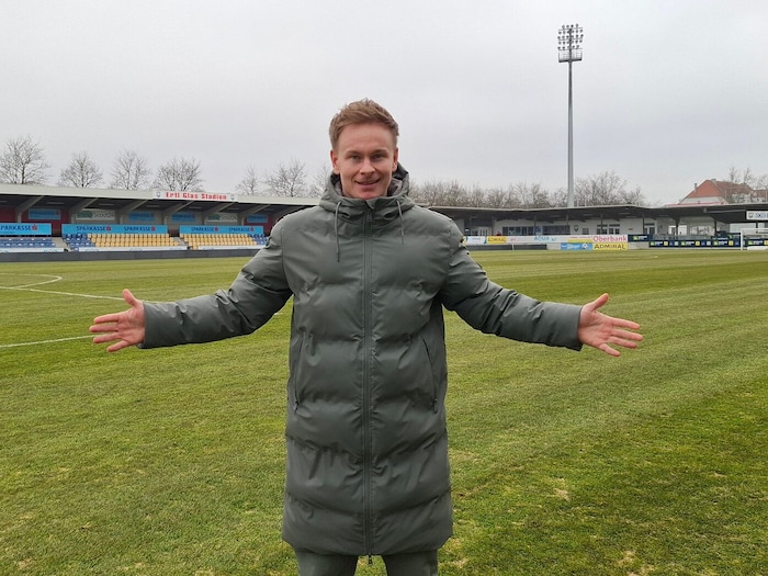 SKU-Trainer Patrick Enengl beim „Krone“-Besuch im Ertl-Glas-Stadion.