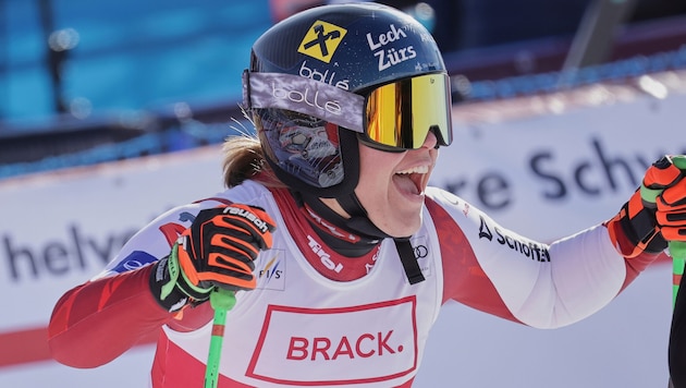 Magdalena Egger jubelt über ihr erstes Weltcup-Podium.