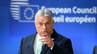 Der ungarische Premier Viktor Orbán ist klar gegen die Nutzung russischer Vermögen für den ...