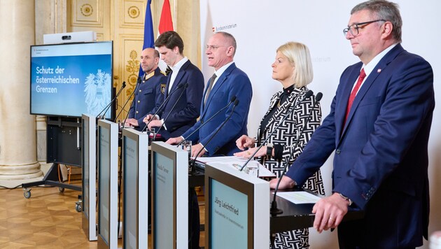 v.l. Generaldirektor für die öffentliche Sicherheit, Franz Ruf, Douglas Hoyos (NEOS), ...