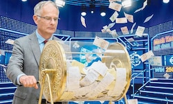 Finanzminister Marterbauer wollte monatlich je 2500 Euro an 100 Gewinner verlosen – das Vorhaben ...