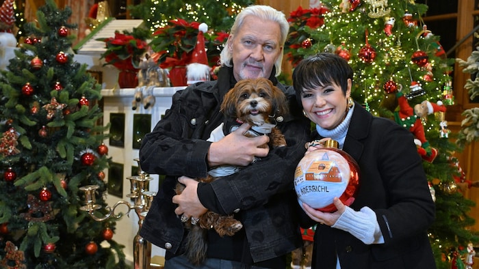 Francine Jordi mit Johnny Logan und dessen Hündin Molly.