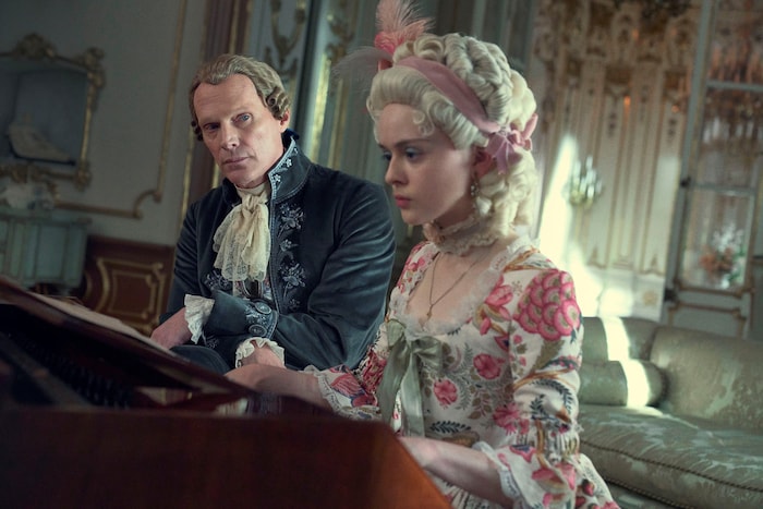 Paul Bettany mimt den Komponisten Salieri, hier bei Klavierstunden am Wiener Hof.