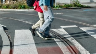 Ein 13-jähriger Schüler wurde beim Überqueren des Zebrastreifens verletzt.