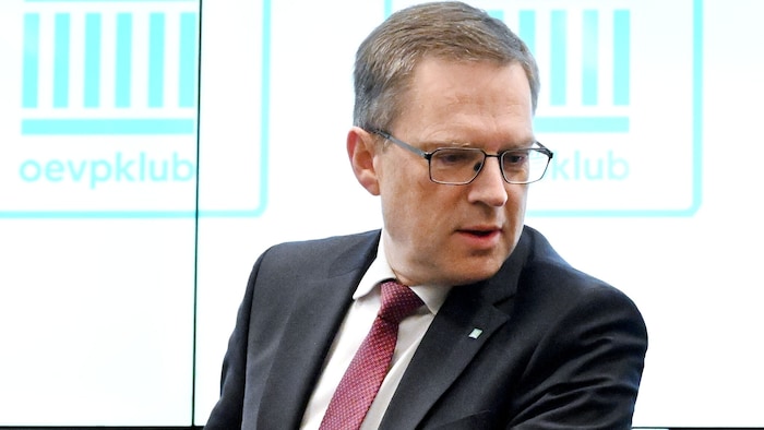 Der Fall rund um die Postenschacher-Vorwürfe gegenüber ÖVP-Klubobmann August Wöginger wird neu ...