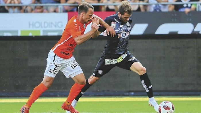 Im Sommer 2018 wechselte Tobias Kainz (hier gegen Sturms Huspek) zu Hartberg.