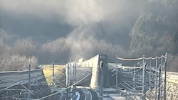 Am Freitag kurz nach 13.30 Uhr sorgte diese Staubwolke aus dem Tunnel für einen Einsatz.