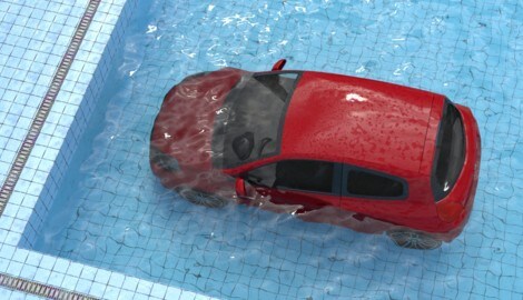 Ein Auto landete im Becken des städtischen Schwimmbads in La Ciotat. (Symbolbild)