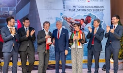 Die gesamte Kärntner Landesregierung ehrte „Mr. Koralmbahn“ Klaus Schneider.