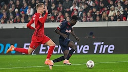 Lienhart (li.) im Duell mit Baidoo.