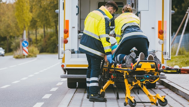 Wegen der Notlandung war die üblicherweise viel befahrene Straße zeitweise in beiden Richtungen ...