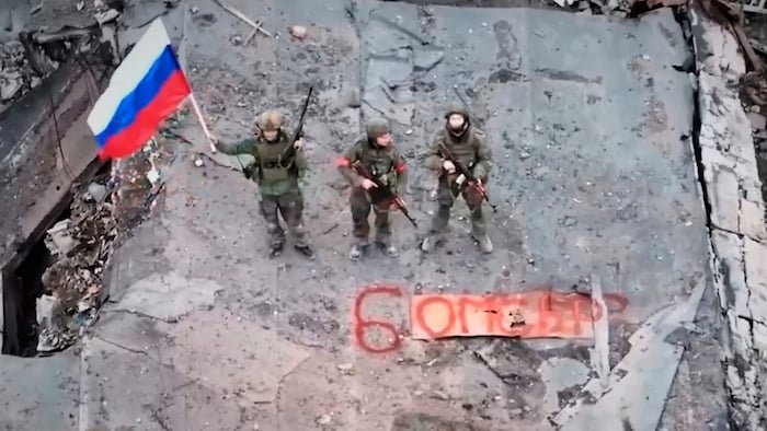 Das russische Verteidigungsministerium hat diese Aufnahme veröffentlicht und die Eroberung einer ...