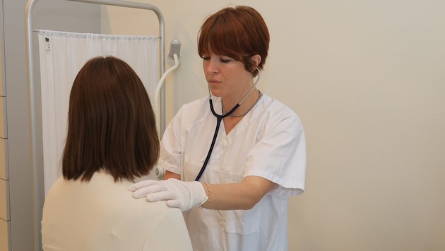 Marie Neubauer behandelt Patienten ohne Versicherung und Obdachlose. Schon ab 6.30 Uhr stehen ...