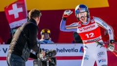 Im Ziel jubelte Emma Aicher nach ihrer Fahrt – immerhin hatte sie gerade Lindsey Vonn ...