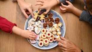 Markus Wenzel Weihnachtskekse sind begehrt. Aber das Backen wollen sich viele sparen. Im Internet werden Kekse ...