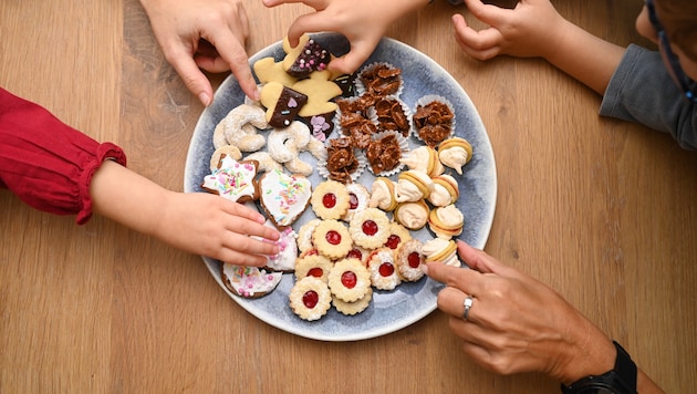 Weihnachtskekse sind begehrt. Aber das Backen wollen sich viele sparen. Im Internet werden Kekse ...