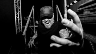 Integrity-Frontmann Dwid Hellion in der Gegenwart – er schreibt seit dreieinhalb Dekaden ...