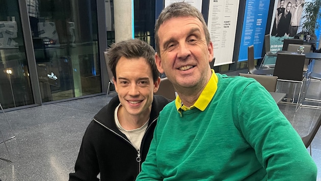 Beste Freunde: „Wecker“-Star Philipp Hansa mit seinem Cousin Thomas.