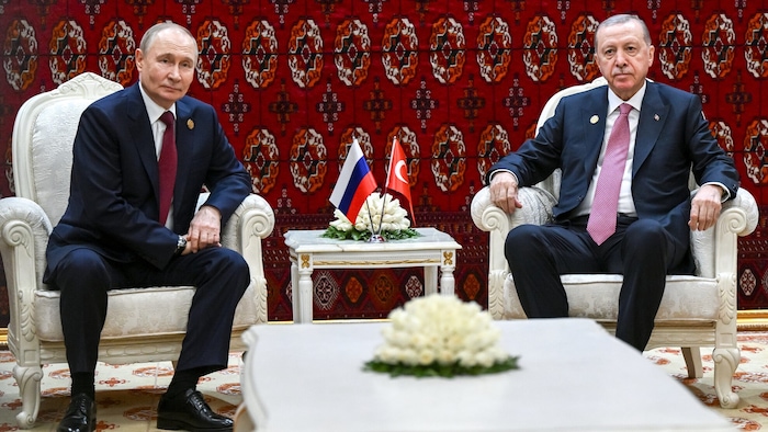 Lediglich Stunden vor dem Angriff auf den türkischen Frachter hatten sich Russlands Präsident ...