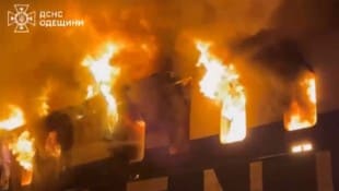 Das Frachtschiff brannte lichterloh. Verletzt wurde aber den Angaben zufolge niemand.