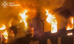 Das Frachtschiff brannte lichterloh. Verletzt wurde aber den Angaben zufolge niemand.
