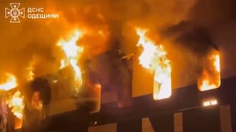 Das Frachtschiff brannte lichterloh. Verletzt wurde aber den Angaben zufolge niemand.