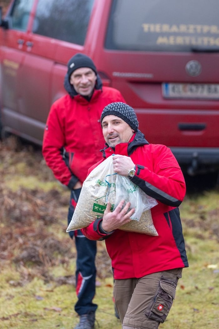 Markus Leitner (mit Futtersack) und Martin Broser