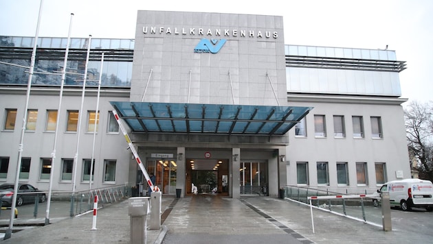 Wer die Notaufnahme des Salzburger Unfallkrankenhauses kennt, kennt auch die Zierfische im ...