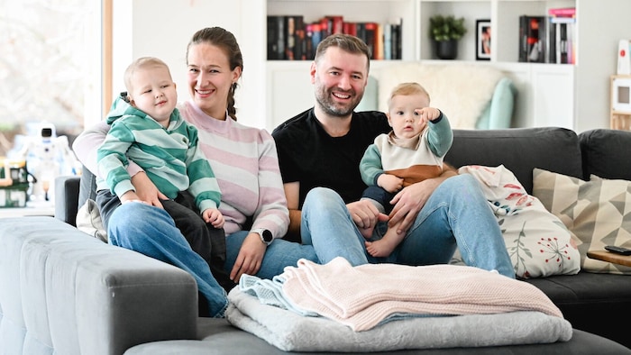 Bettina und Michael mit ihren Söhnen Paul und Lukas