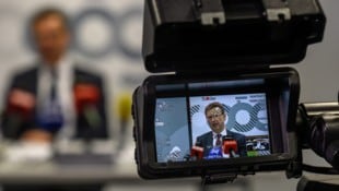 Der Job von Harnoncourt wird ausgeschrieben.