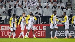 Jubel beim LASK: Die Linzer bejubelten den siebten Sieg in den letzten acht Spielen.