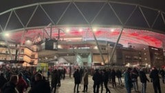 Große Aufregung bei der Einlasskontrolle bei Bayer Leverkusen gegen Köln.