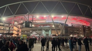 Große Aufregung bei der Einlasskontrolle bei Bayer Leverkusen gegen Köln.