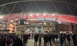 Große Aufregung bei der Einlasskontrolle bei Bayer Leverkusen gegen Köln.
