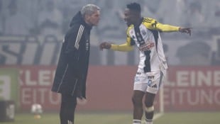 Didi Kühbauer (li.) mit seinem Spieler Moses Usor