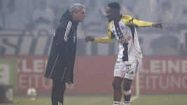 Didi Kühbauer (li.) mit seinem Spieler Moses Usor