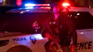 Die Polizei riegelte alles ab und leitete eine Alarmfahndung ein. Der Schütze konnte aber ...